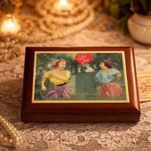 VINTAGE I LOVE LUCY WOOD MUSICAL JEWELRY BOX "STOMPING GRAPES"